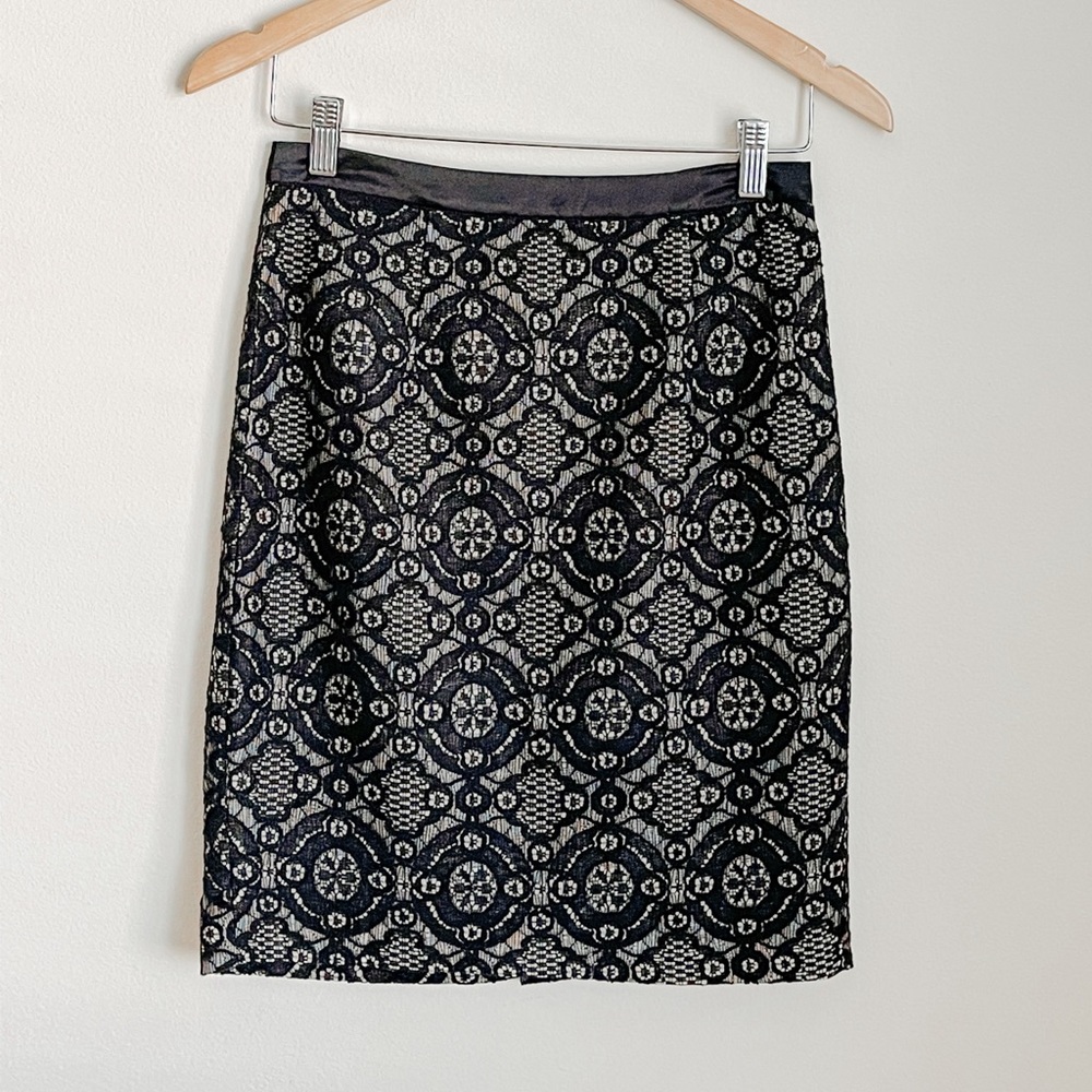 Lace design skirt